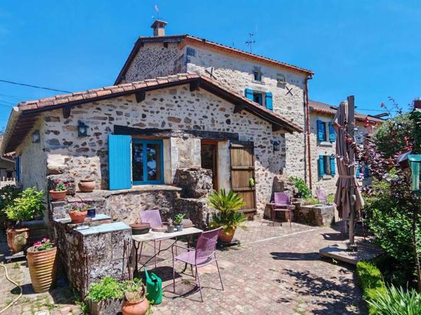 Maison ancienne - Saint-pardoux-la-rivière Grands volumes pour cette maison périgourdine sur 1 hectare de terrain