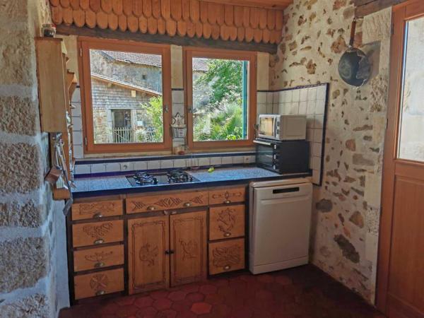 Maison ancienne - Saint-pardoux-la-rivière Grands volumes pour cette maison périgourdine sur 1 hectare de terrain