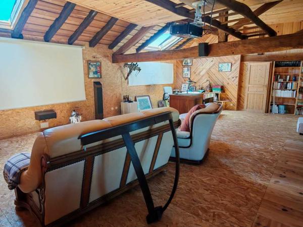 Maison ancienne - Saint-pardoux-la-rivière Grands volumes pour cette maison périgourdine sur 1 hectare de terrain