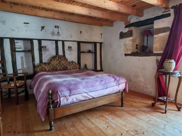 Maison ancienne - Saint-pardoux-la-rivière Grands volumes pour cette maison périgourdine sur 1 hectare de terrain