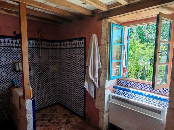 Maison ancienne - Saint-pardoux-la-rivière Grands volumes pour cette maison périgourdine sur 1 hectare de terrain