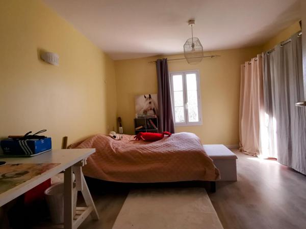 Demeure de charme avec grands espaces intérieurs et extèrieur