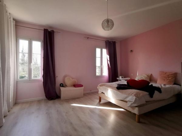 Demeure de charme avec grands espaces intérieurs et extèrieur