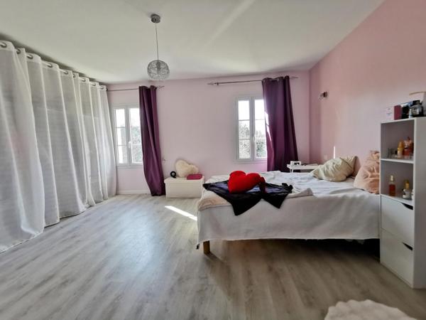 Demeure de charme avec grands espaces intérieurs et extèrieur