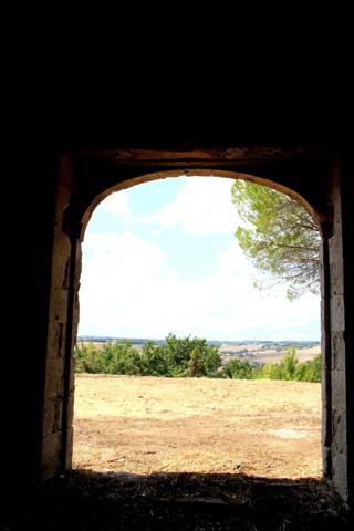 Propriété composée de deux jolies bâtisses en pierre (environ 800 m2 au total) à restaurer entièrement, à 7 km de Lectoure