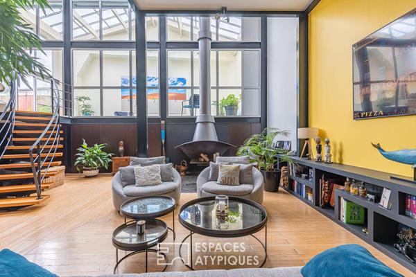 Ancien hangar transformé en loft avec piscine et garage