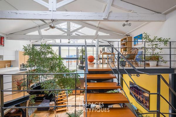 Ancien hangar transformé en loft avec piscine et garage
