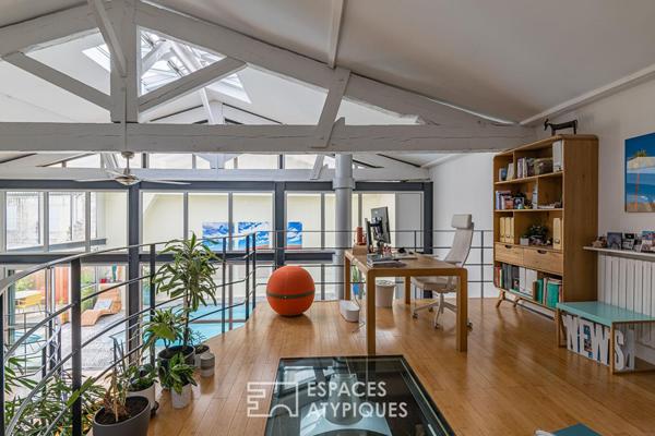 Ancien hangar transformé en loft avec piscine et garage