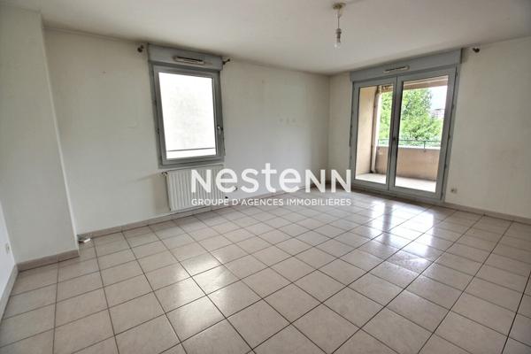 VENISSIEUX - SECTEUR PLATEAU - LIMITE CENTRE VILLE- 70M² - BALCON - ÉCOLES - COLLÈGES - COMMERCES - TRAMWAY - BUS - COMPLEXES SPORTIFS - CINEMA