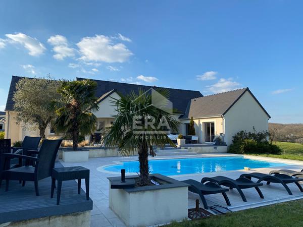 ARGENTON SUR CREUSE - Propriété de 385 m² h - piscine - Gîtes -terrain avec pièce d'eau.