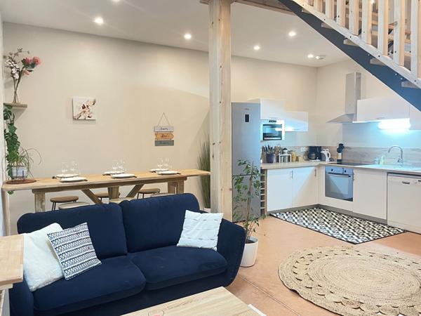 ARGENTON SUR CREUSE - Propriété de 385 m² h - piscine - Gîtes -terrain avec pièce d'eau.