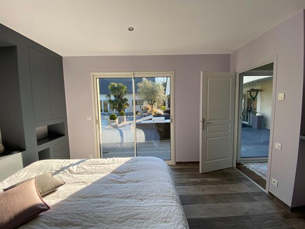 ARGENTON SUR CREUSE - Propriété de 385 m² h - piscine - Gîtes -terrain avec pièce d'eau.