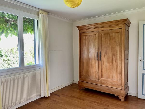Immeuble
                                                                                                                                                
                                                                                                                                                
                                                                                                                                                
                                                    
                                                                                                                                                                                                                                                                                                                        205  m²