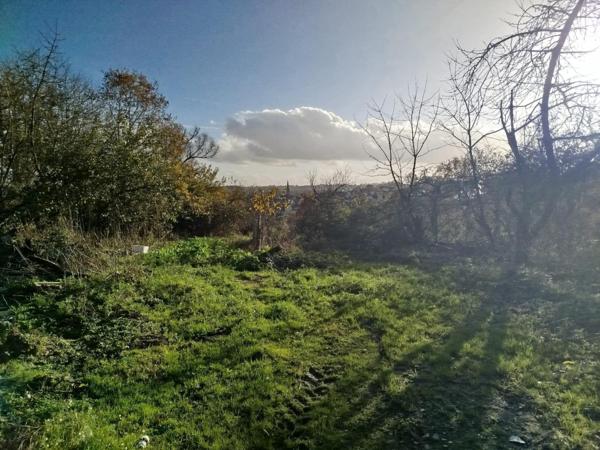 Bâtisse à rénover avec terrain d'environ 1300 m²  située aux portes de Vitré