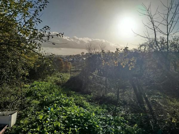 Bâtisse à rénover avec terrain d'environ 1300 m²  située aux portes de Vitré