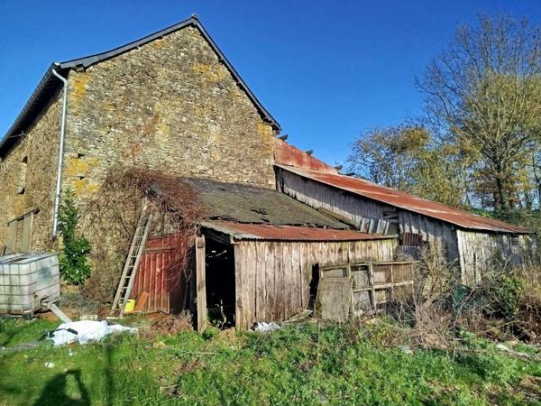 Bâtisse à rénover avec terrain d'environ 1300 m²  située aux portes de Vitré