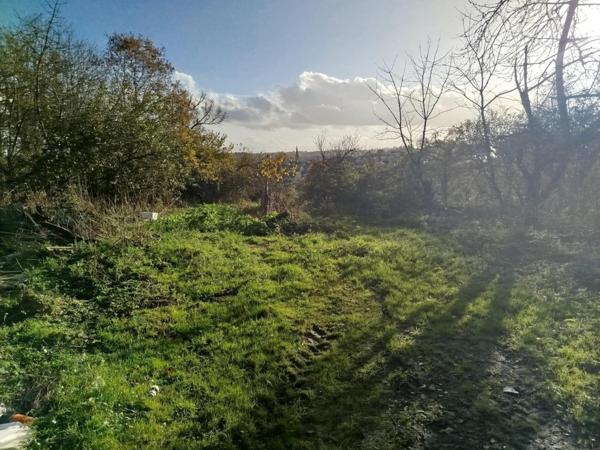 Bâtisse à rénover avec terrain d'environ 1300 m²  située aux portes de Vitré