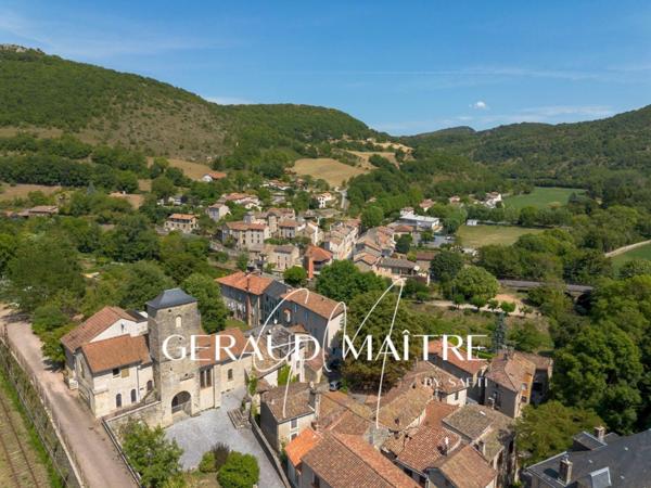 Maison de village 8 pièces avec cave et garage