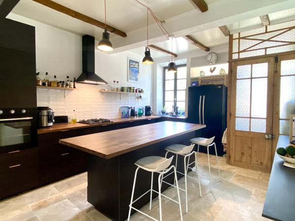 Ancienne maison vigneronne rénovée avec piscine, jardin et garage