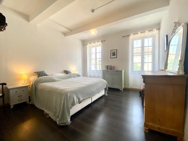 Ancienne maison vigneronne rénovée avec piscine, jardin et garage