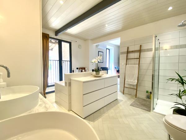 Ancienne maison vigneronne rénovée avec piscine, jardin et garage