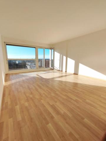 Rare - au 10 ème étage avec ascenseur, lumineux f3 de 79 m².