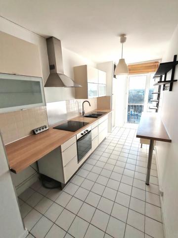 Rare - au 10 ème étage avec ascenseur, lumineux f3 de 79 m².