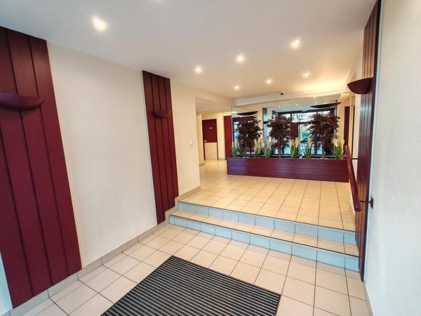 Rare - au 10 ème étage avec ascenseur, lumineux f3 de 79 m².