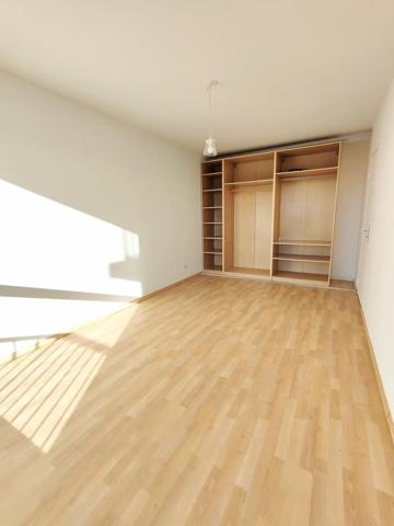 Rare - au 10 ème étage avec ascenseur, lumineux f3 de 79 m².