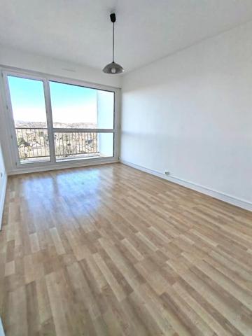 Rare - au 10 ème étage avec ascenseur, lumineux f3 de 79 m².