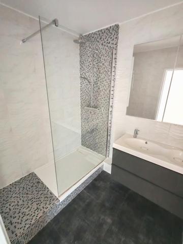 Rare - au 10 ème étage avec ascenseur, lumineux f3 de 79 m².