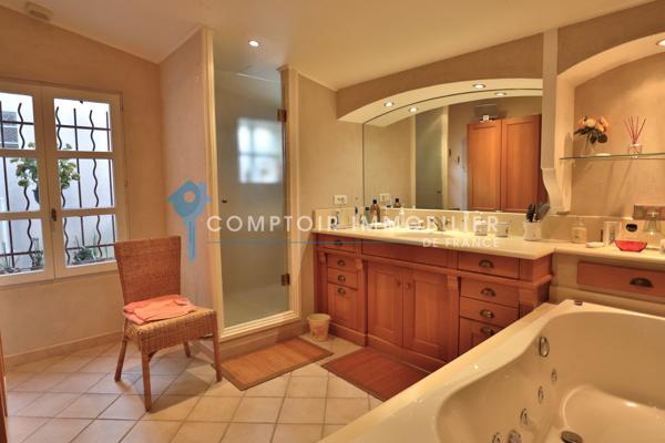 Mas 5 pièce(s) 4 chambre(s) 180 m²