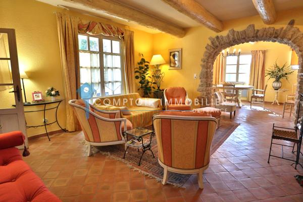Mas 5 pièce(s) 4 chambre(s) 180 m²