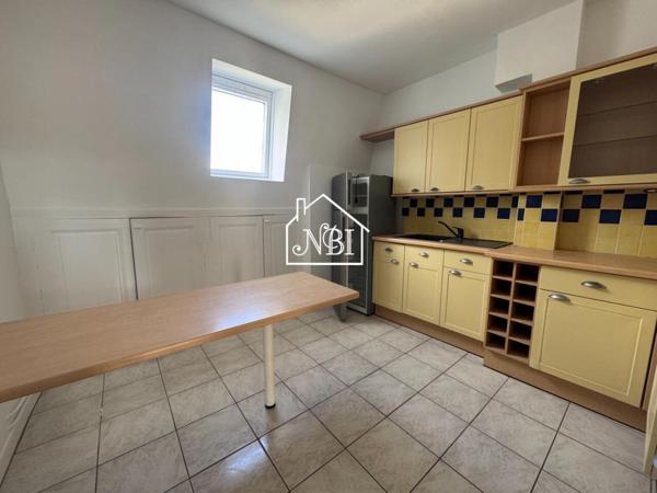À LOUER Appartement T3 75 m2 avec garage LAVAL