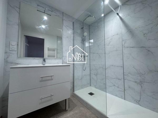 À LOUER Appartement T3 75 m2 avec garage LAVAL