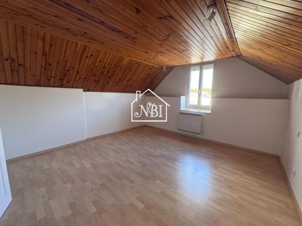 À LOUER Appartement T3 75 m2 avec garage LAVAL