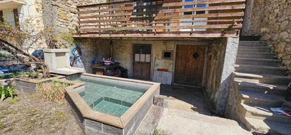 IMMEUBLE/MAISON en pierre 282 m2.