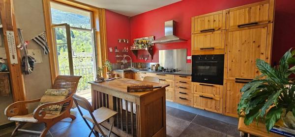 IMMEUBLE/MAISON en pierre 282 m2.