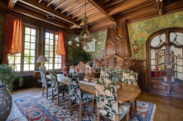 Château néo-renaissance 12 pièces, 6 chambres avec 3 gîtes indépendants - YDES (15)