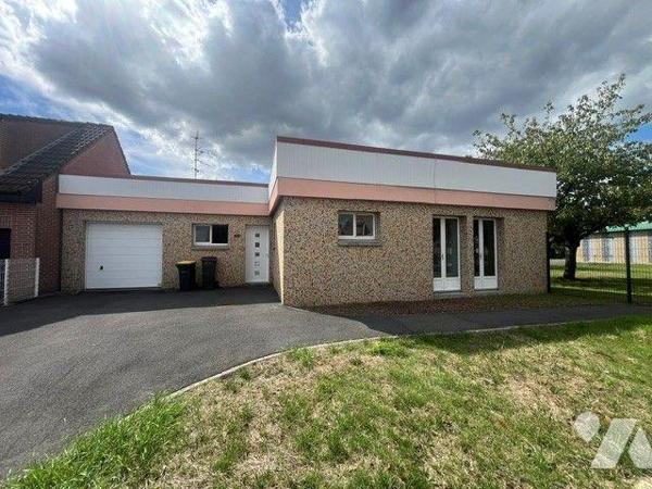 LEFORET (62790) - Maison de type plain-pied comprenant hall d'entrée, couloir, cuisine, salon-s...