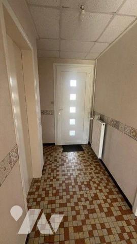LEFORET (62790) - Maison de type plain-pied comprenant hall d'entrée, couloir, cuisine, salon-s...