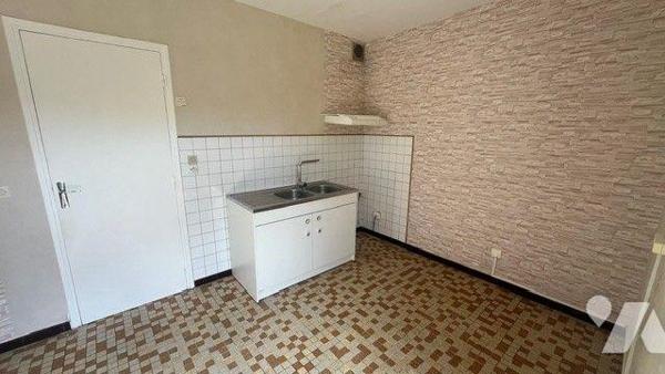 LEFORET (62790) - Maison de type plain-pied comprenant hall d'entrée, couloir, cuisine, salon-s...