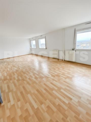 Appartement lumineux avec vue panoramique – Secteur Hôtel de Ville, Charleville-Mézières