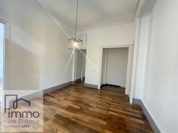 GRENOBLE - 2 PLACE VICTOR HUGO