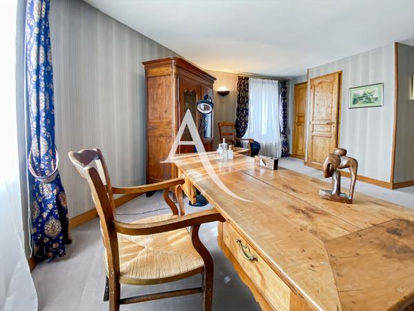 Maison Bois d'Arcy 7 pièce(s) 5 chambres .