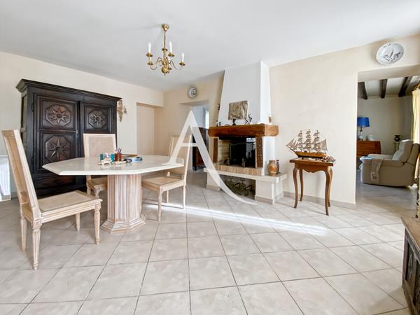 Maison Bois d'Arcy 7 pièce(s) 5 chambres .