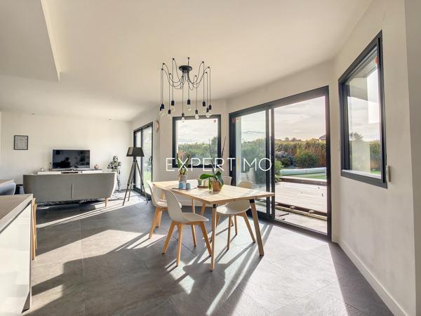 Ayguesvives (31450) Ayguesvives, villa de 2014, 7 pièces159 m2 env. avec piscine, garage et terrain de 1540m2.