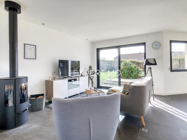 Ayguesvives (31450) Ayguesvives, villa de 2014, 7 pièces159 m2 env. avec piscine, garage et terrain de 1540m2.