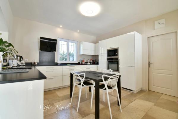 Maison à vendre 5 pièces MOURIES (13)