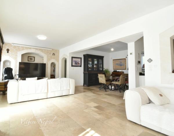 Maison à vendre 5 pièces MOURIES (13)